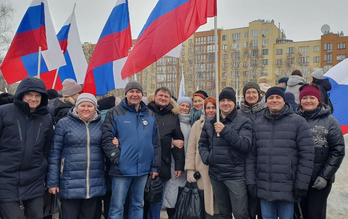 22 февраля сотрудники контрольно-счетной палаты Кемеровской области – Кузбасса приняли участие в митинге-концерте «Слава защитникам «Отечества!» 